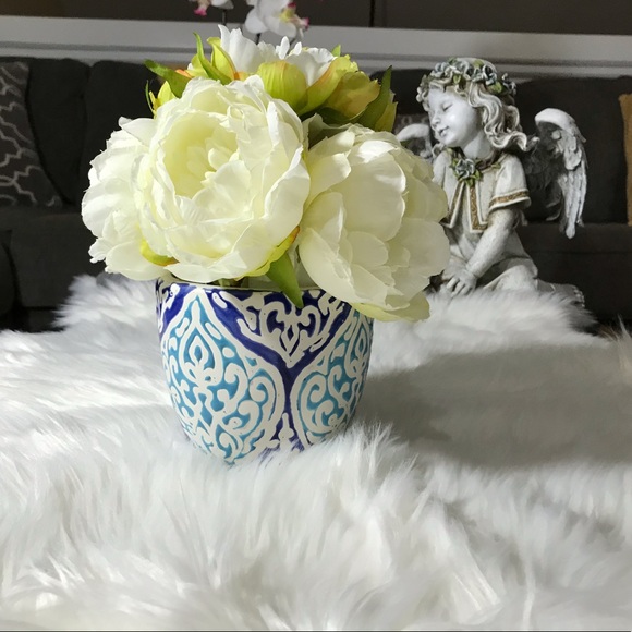 Peonies in Ikat Blue Vase - Picture 4 of 9